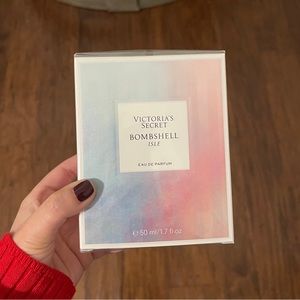 Victoria’s Secret- Bombshell Isle 1.7oz perfume